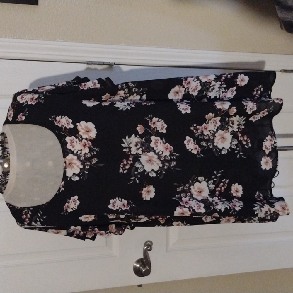 Torrid Floral 3X Black Floral Flutter Sleeve Georgette Blouse (b333)